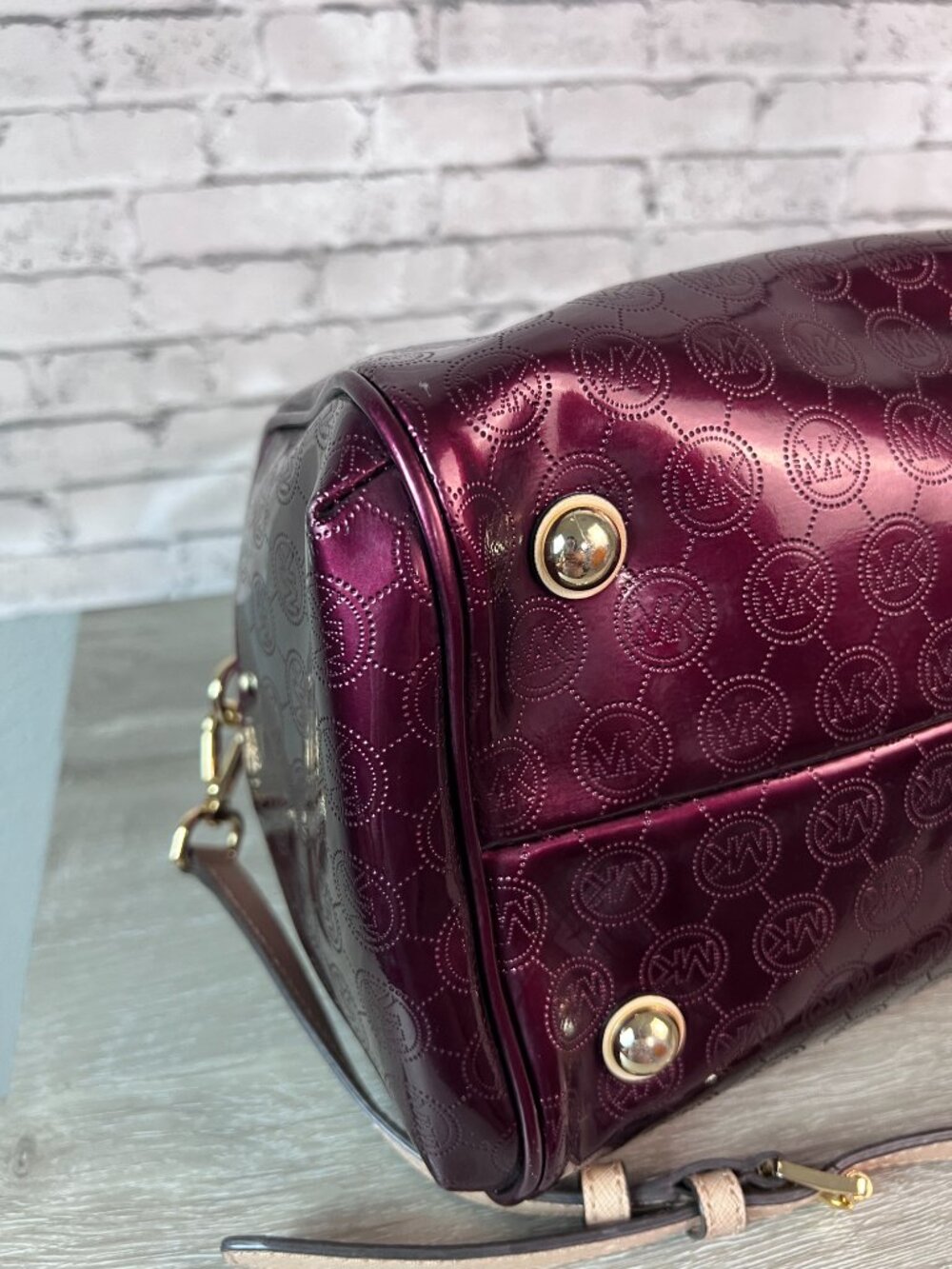 Michael Kors Grayson Barrel patent leather bowling bag - Picture 6 of 7